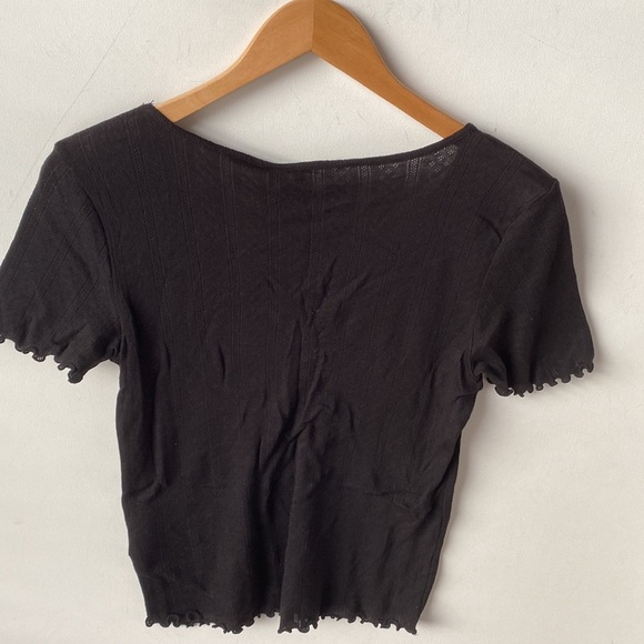 Vero Moda Black v neck lettuce edges crop Top, Size M, NWT - Picture 4 of 6